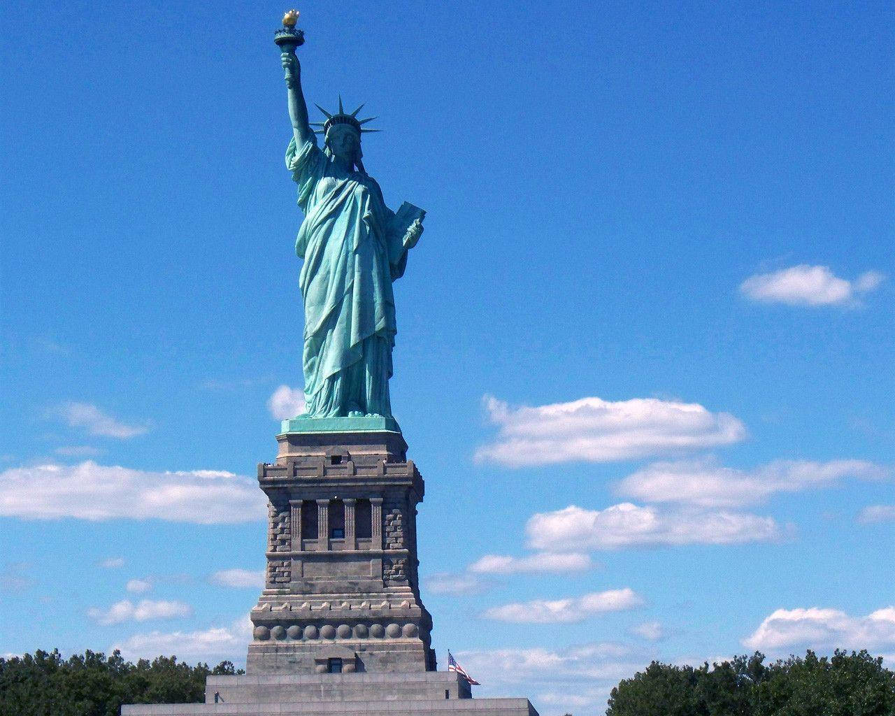Statue Of Liberty Sunny Day Wallpaper