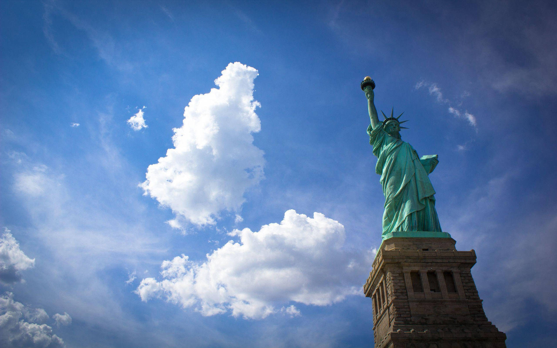 Statue Of Liberty Thick Clouds Wallpaper