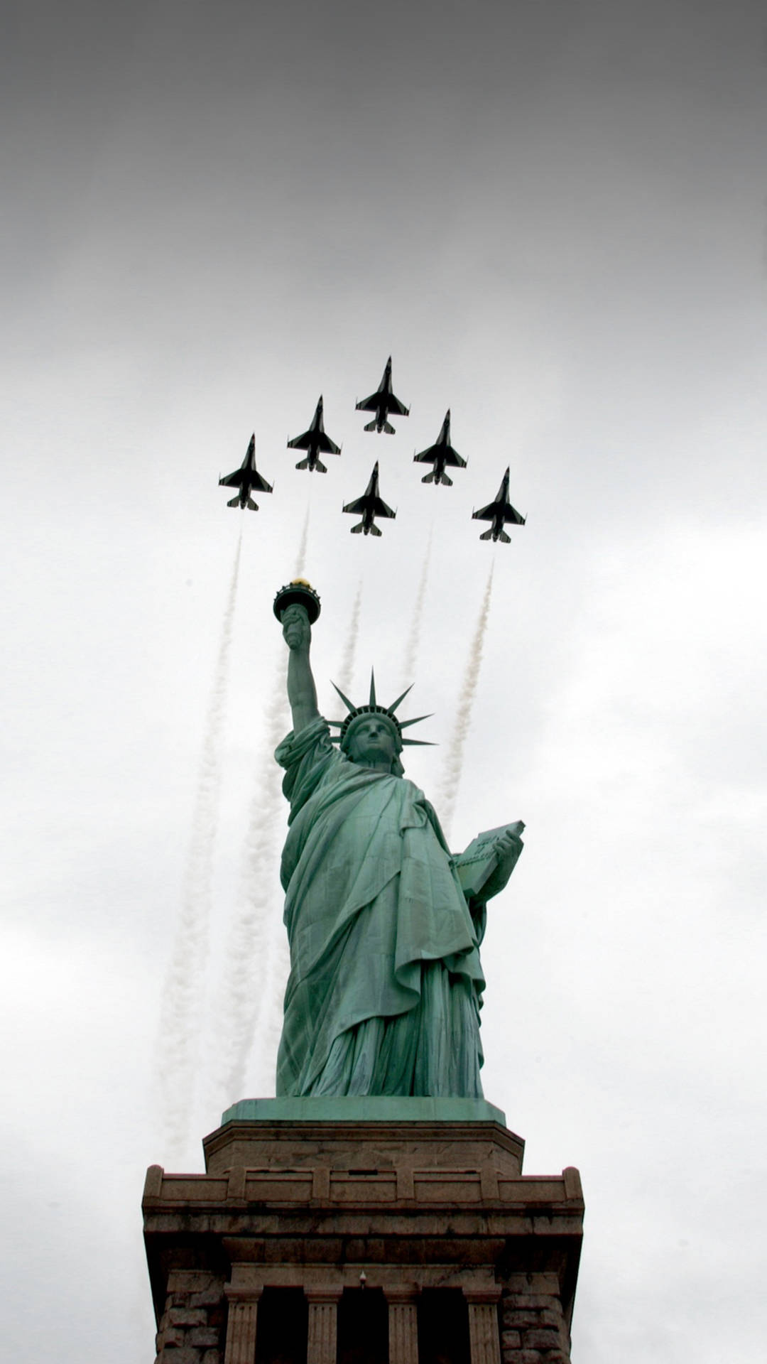 Statueof Liberty Kriegsflugzeuge Wallpaper