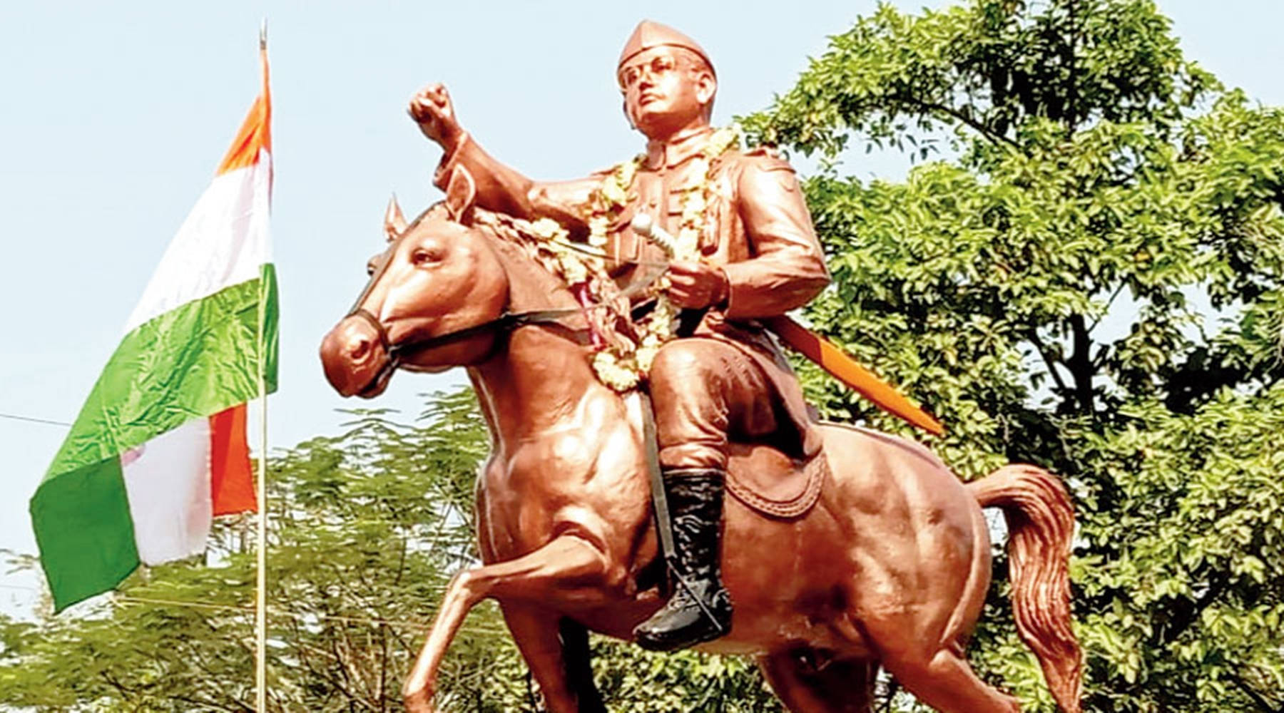 Statue Of Netaji Bose Riding A Horse Background