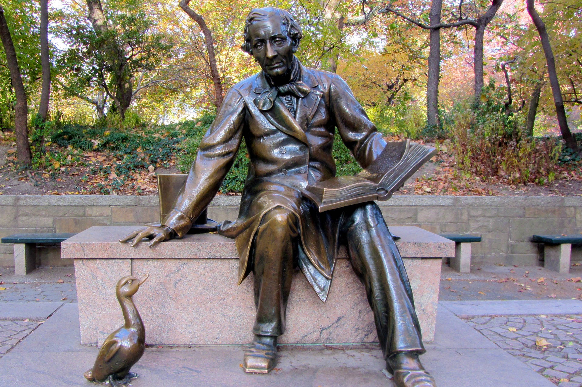 Statue With Duck In Central Park Wallpaper