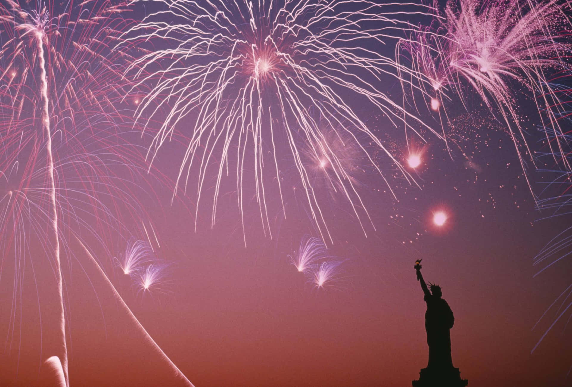 Statueof Liberty Fireworks Celebration Wallpaper