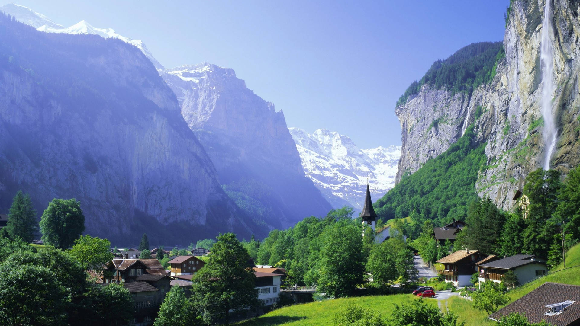 Nyd synet af Staubbach Falls i Schweiz på denne live wallpaper. Wallpaper