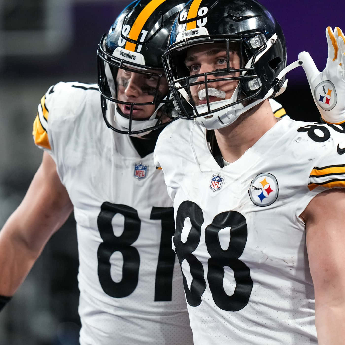 Steelers-pelaaja Pat Freiermuth88 Juhlii Taustakuva