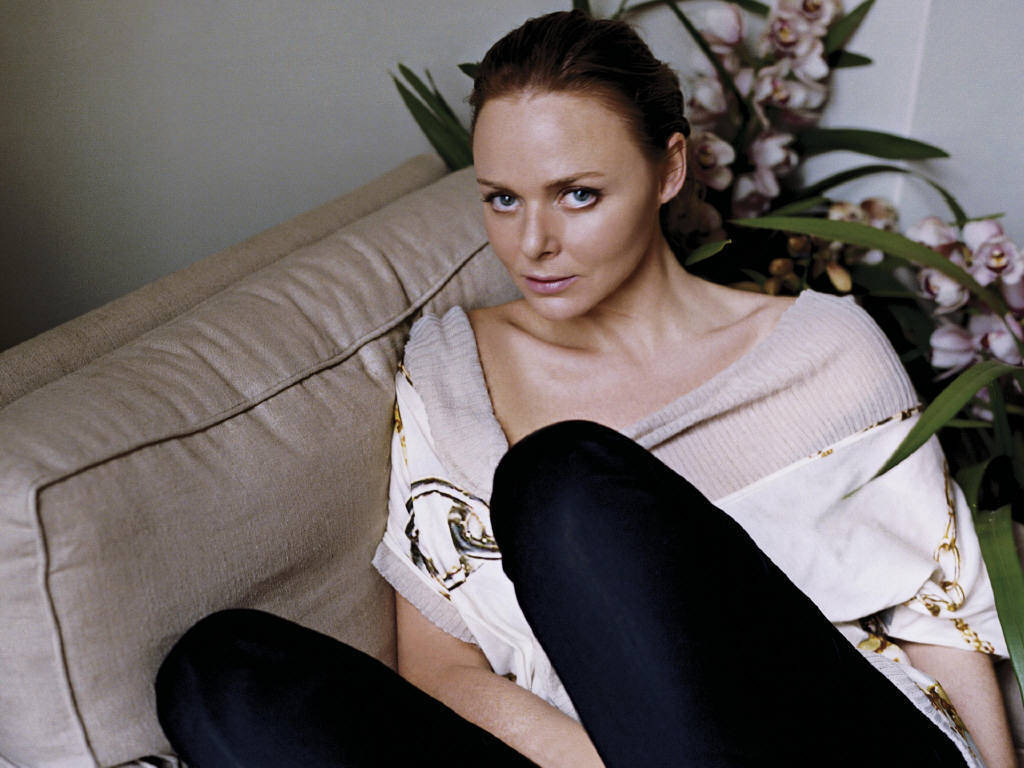 Stella Mccartney On The Couch Wallpaper