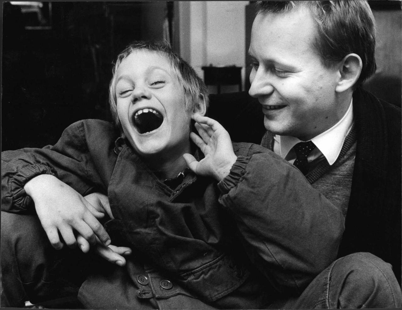 Stellan Skarsgård With Son Alexander 1948 Photoshoot Wallpaper