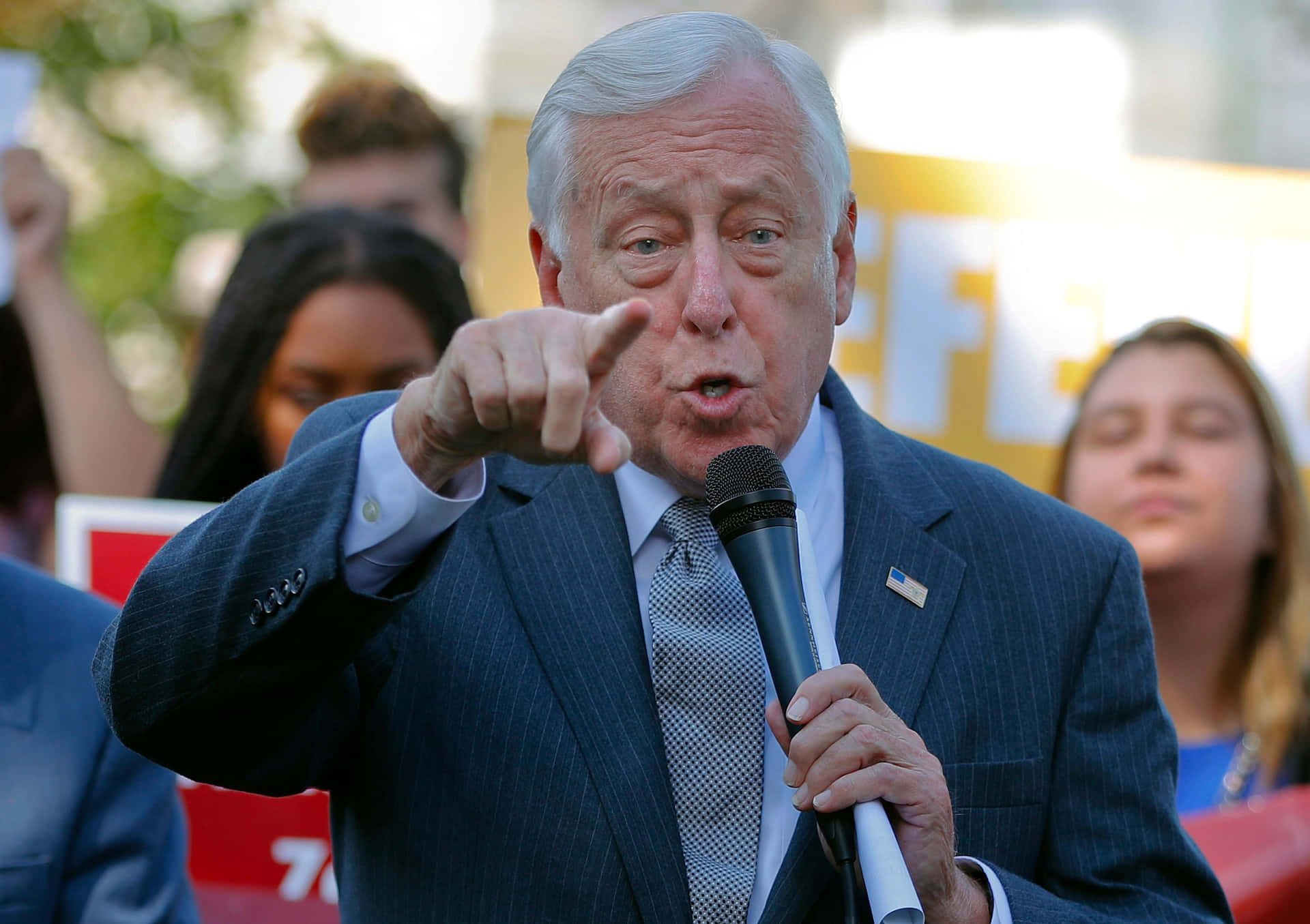 Steny Hoyer Pointing Seriously Wallpaper