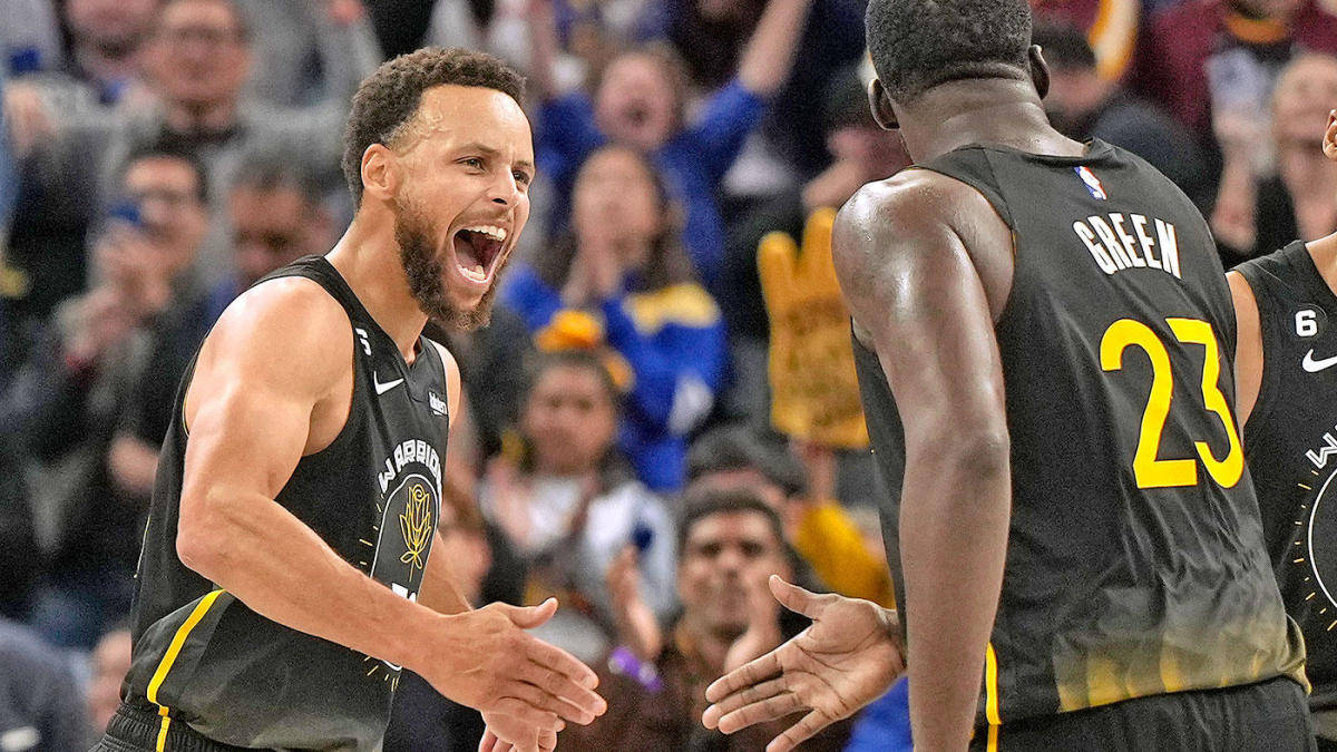 Download Steph Curry Wearing Black Golden State Jersey Wallpaper