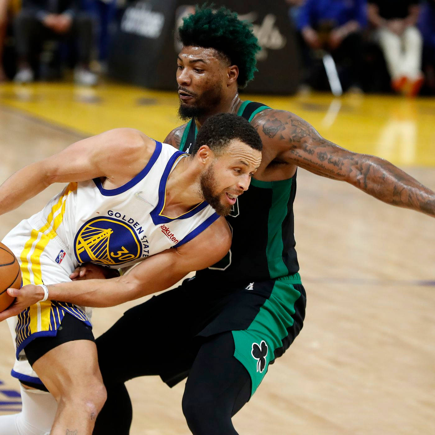 Steph Curry med Marcus Smart tapet Wallpaper