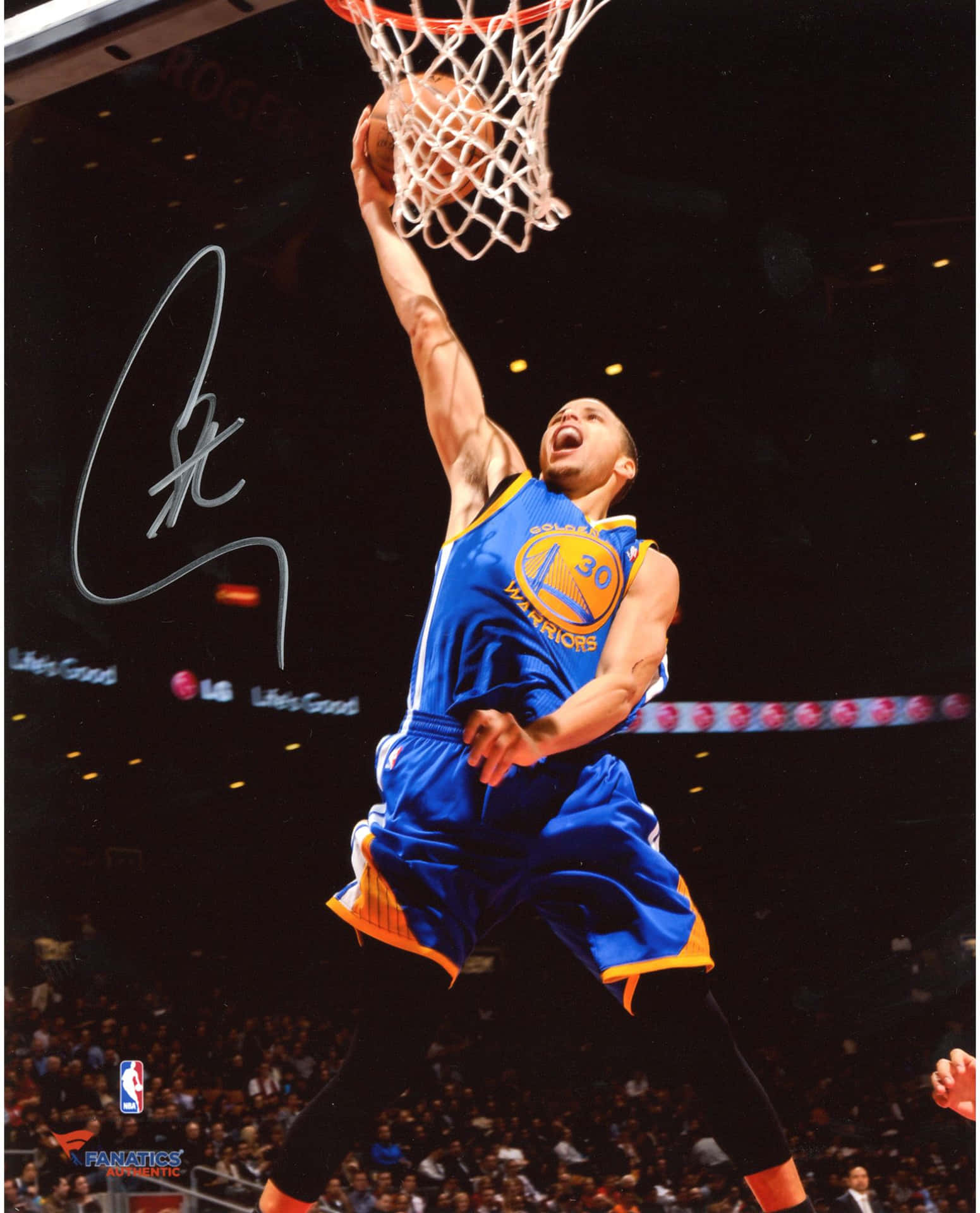 Stephen Curry 4K Slam Dunk Tapet: Se Stephen Curry foretage en slam dunk i dette 4K-tapet! Wallpaper