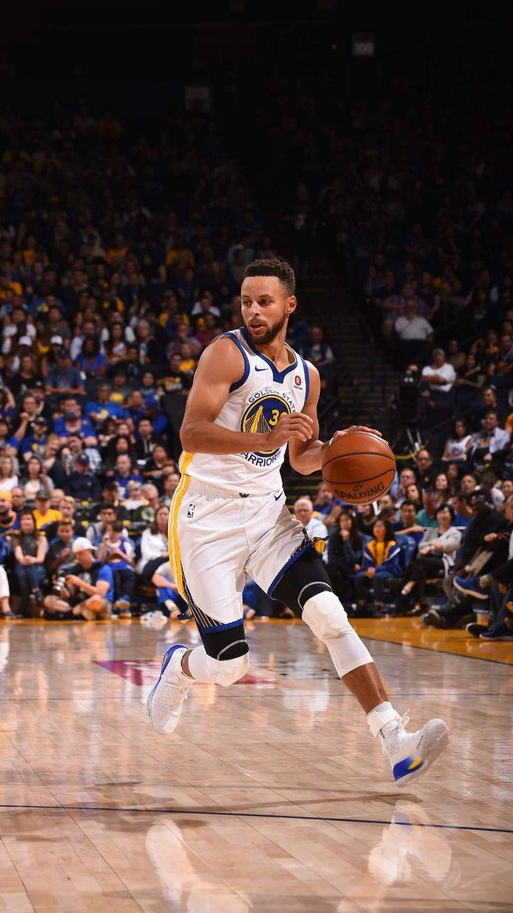 Stephen Curry With Crowd Wallpaper