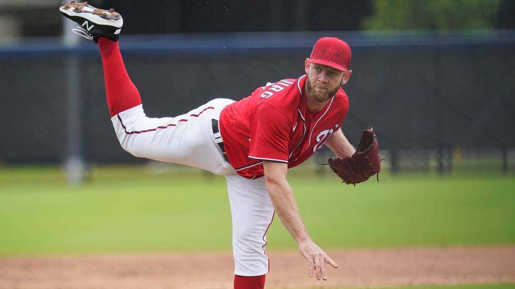 Stephenstrasburg Lanzando Con La Pierna Derecha Levantada. Fondo de pantalla