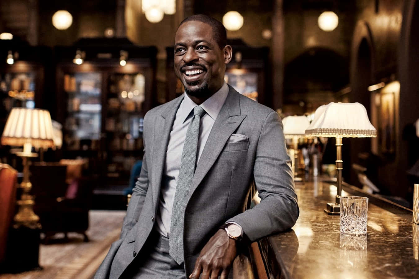 Acteur Sterling K Brown Op De Rode Loper Achtergrond