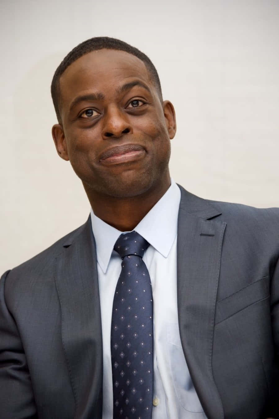 Sterling K Brown - An Award-Winning Actor And Entertainer" Wallpaper