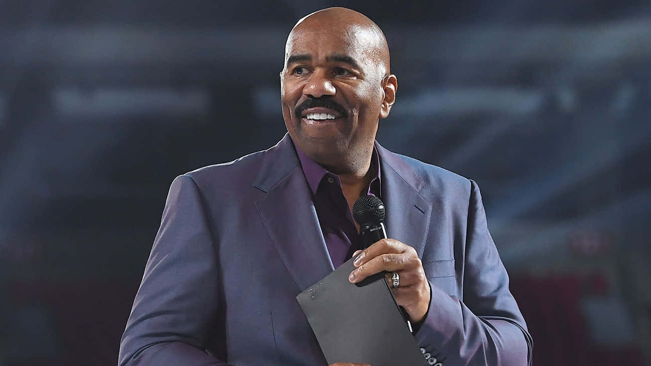 Steve Harvey In A Blue-gray Suit Picture
