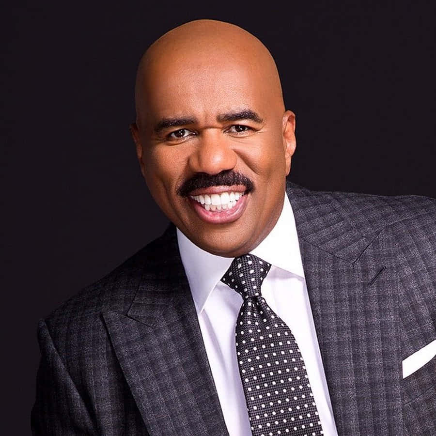 Steve Harvey In A Checkered Suit Picture