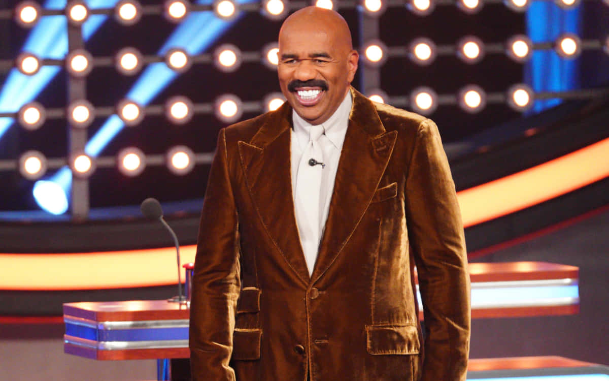 Steve Harvey In Eye-catching Brown Suit Picture