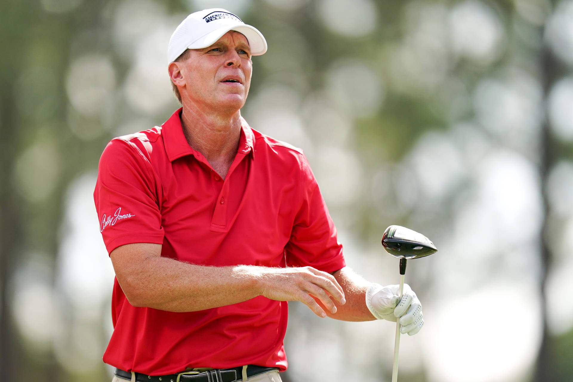"Steve Stricker meticulously studying the golf ball on the course" Wallpaper