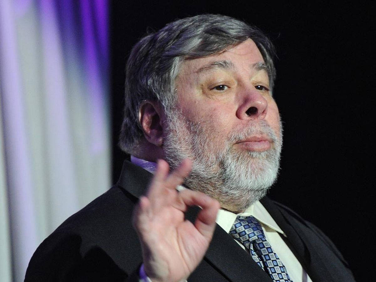 Steve Wozniak Three Finger Sign Wallpaper