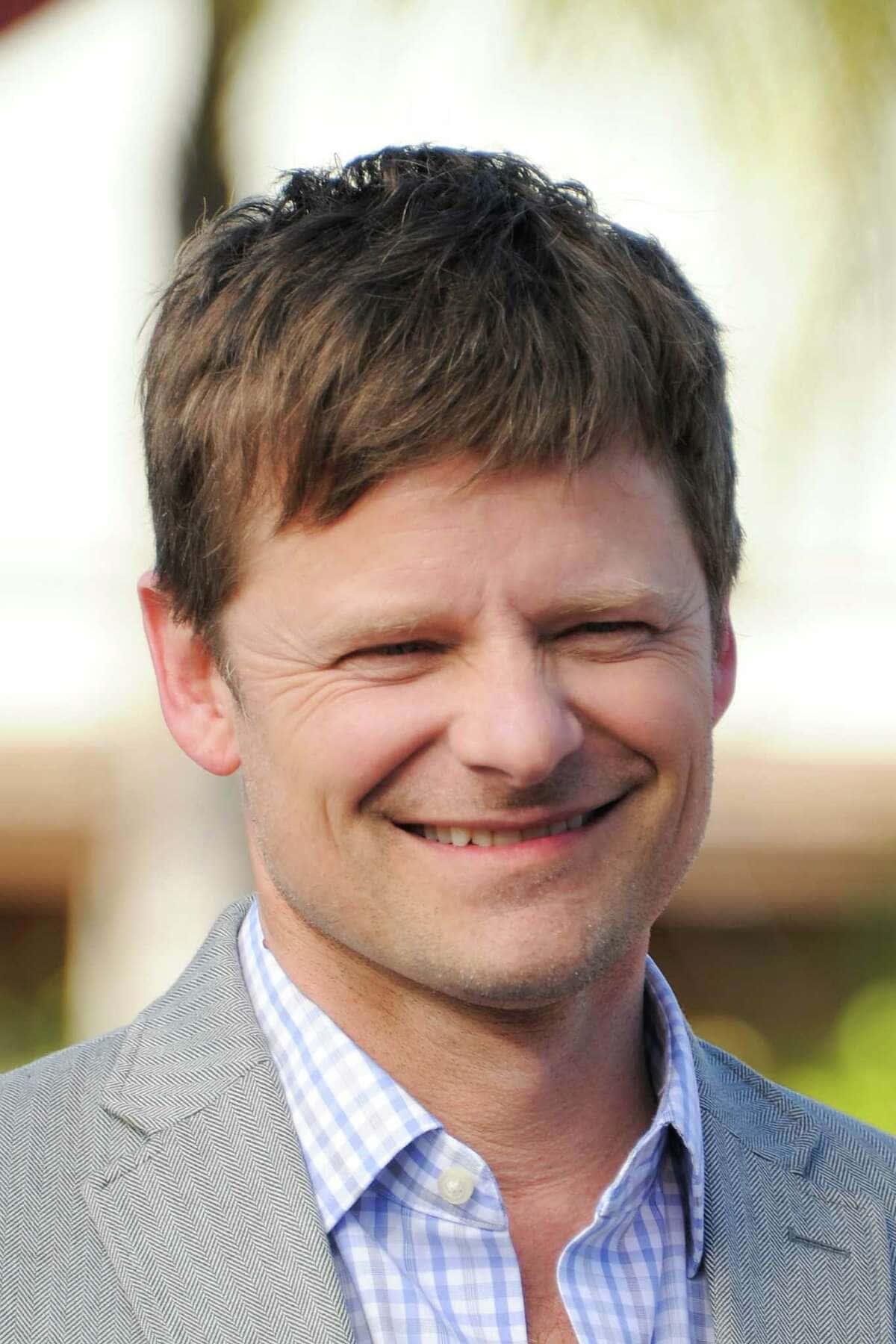 Acteur Steve Zahn Kijkt Nadenkend Achtergrond