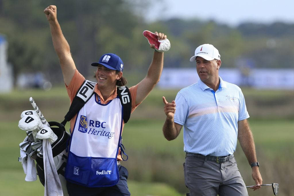 Stewart Cink Pointing At The Crowd Wallpaper