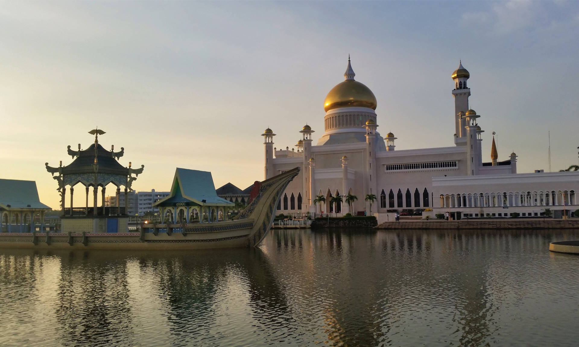 Stillavatten I Bruneis Lagun På Din Datorskärm. Wallpaper