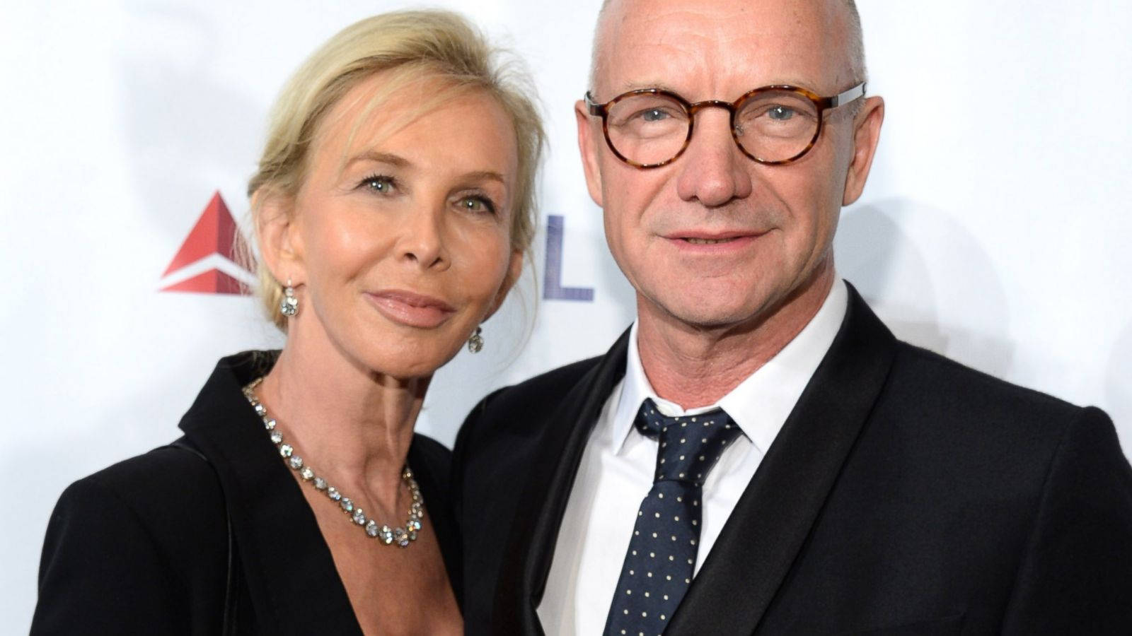 Sting Smiling With Trudie Styler Wallpaper