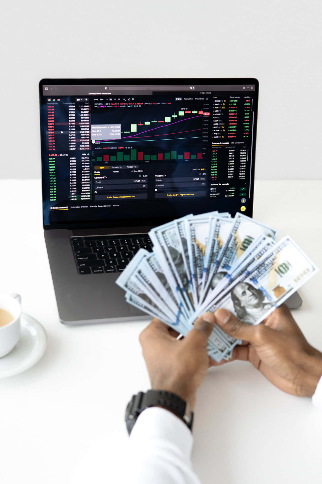 Stock Trading Laptopand Cash Earnings Wallpaper