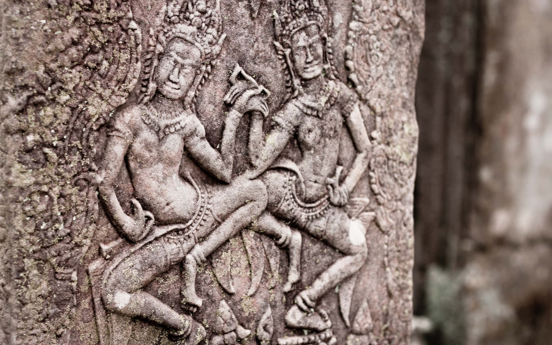 Esculturasde Piedra En Angkor Thom. Fondo de pantalla