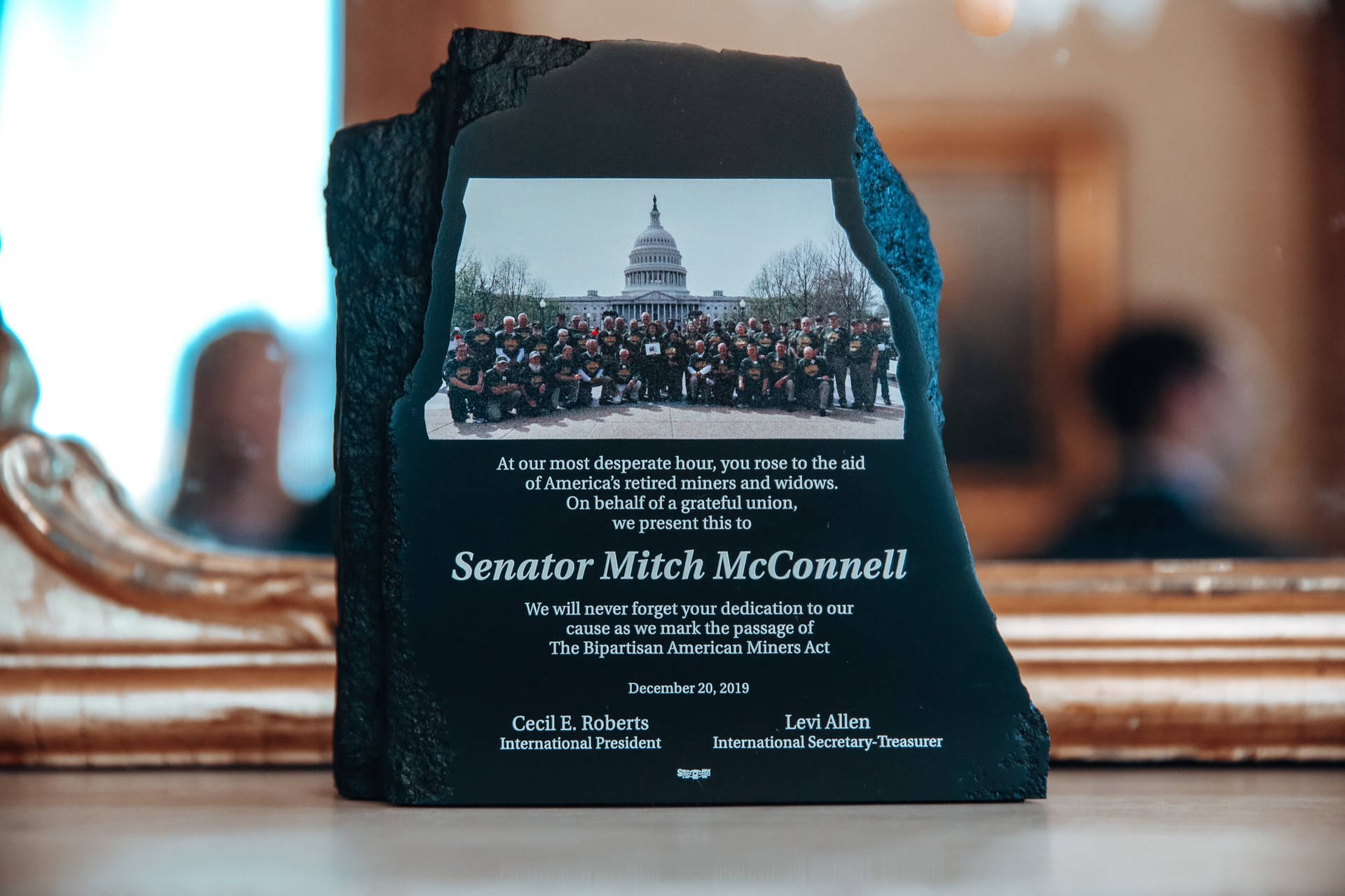 Recuerdosde Piedra Para Mitch Mcconnell Fondo de pantalla