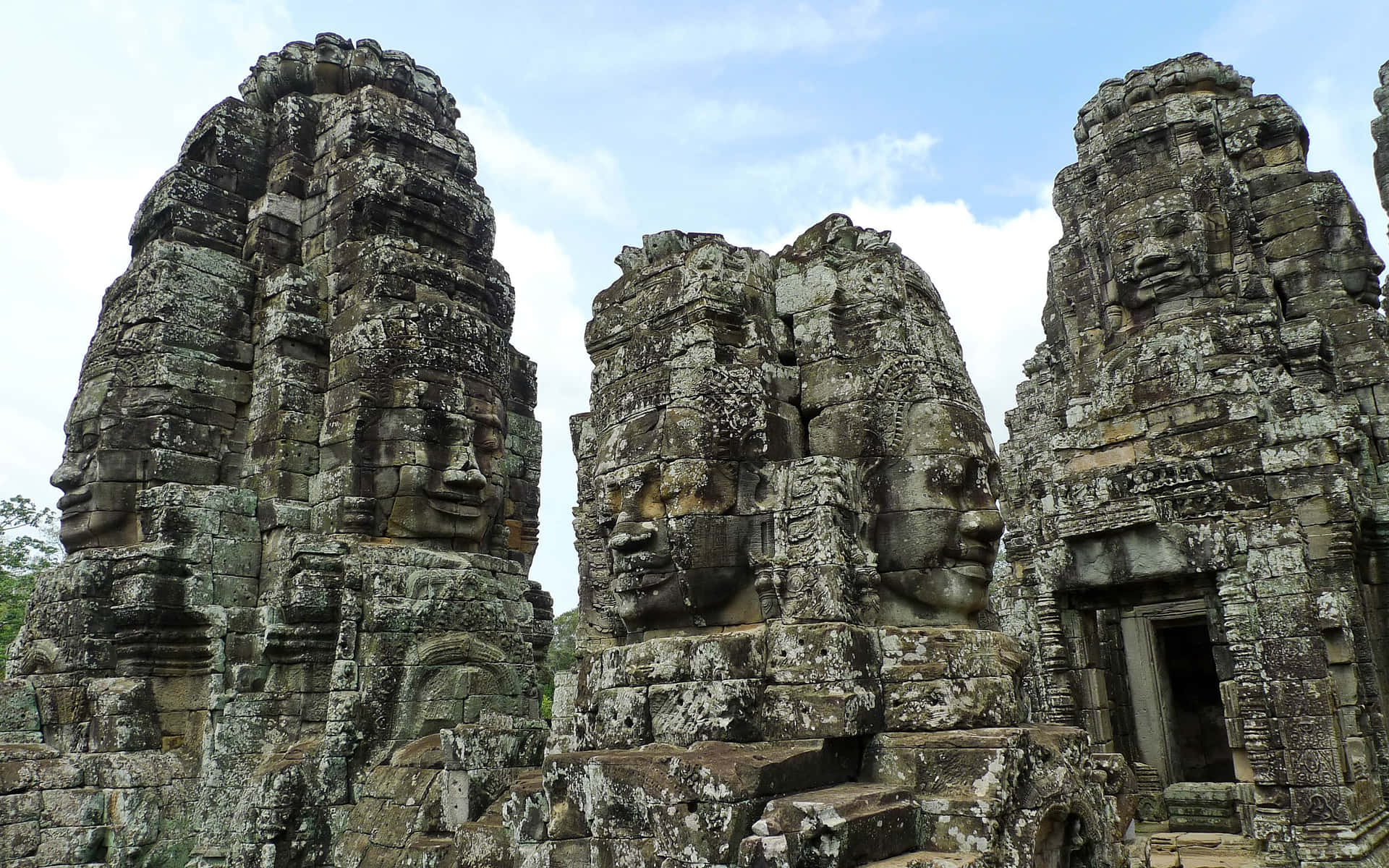 Sfondidesktop Per Computer O Smartphone Con Le Rovine Di Pietra Di Angkor Thom Sfondo