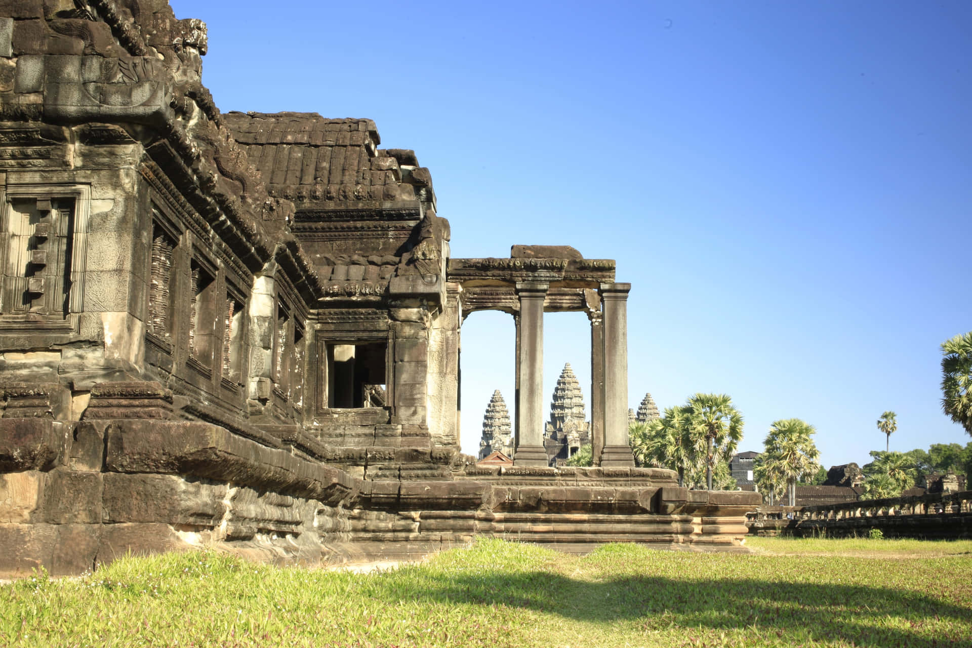 Ruinasde Piedra De Angkor Thom Soleadas. Fondo de pantalla