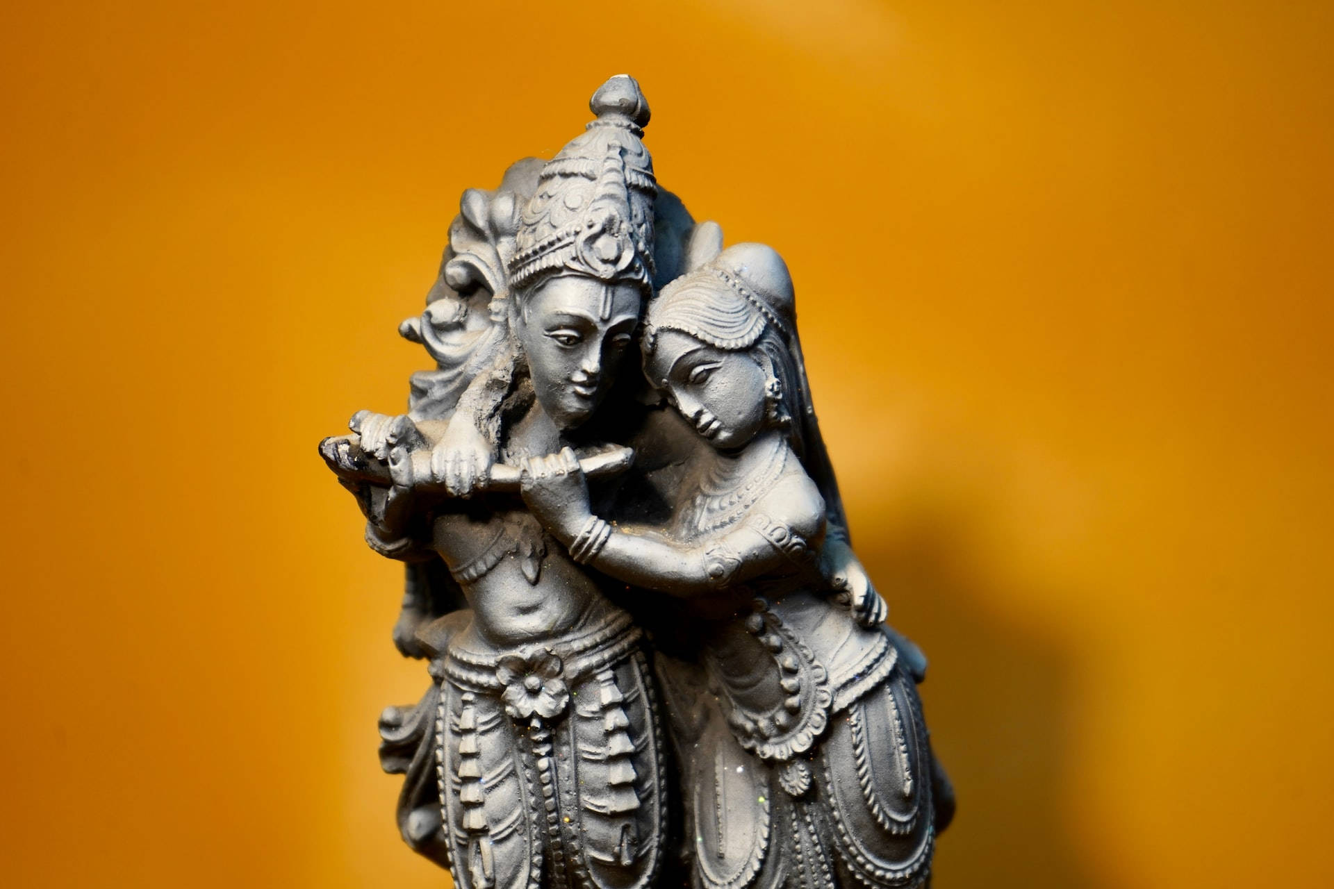 Stone Statue Af Radha Og Krishna Desktop Wallpaper