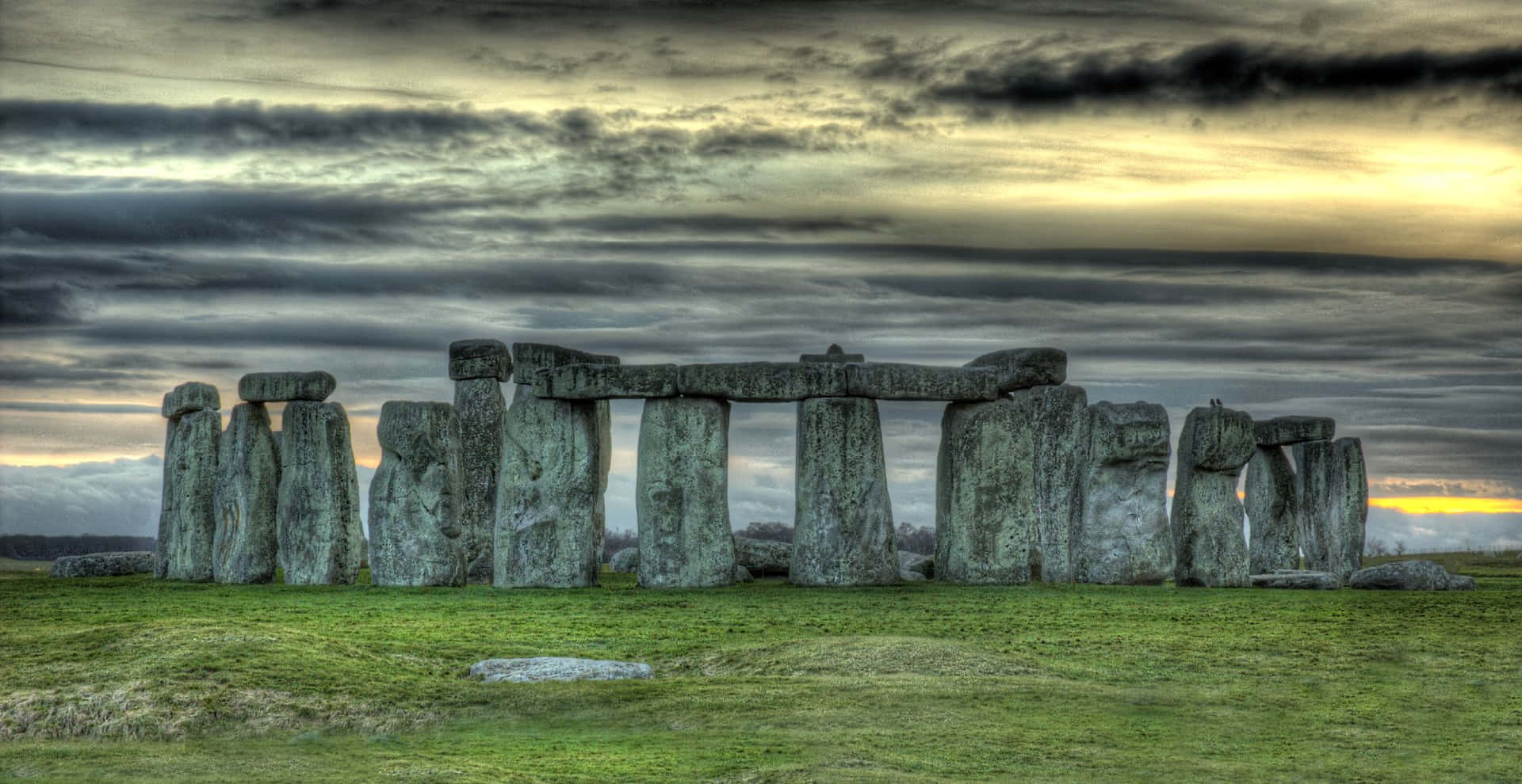 Stonehenge Scenic Attraction In England Wallpaper