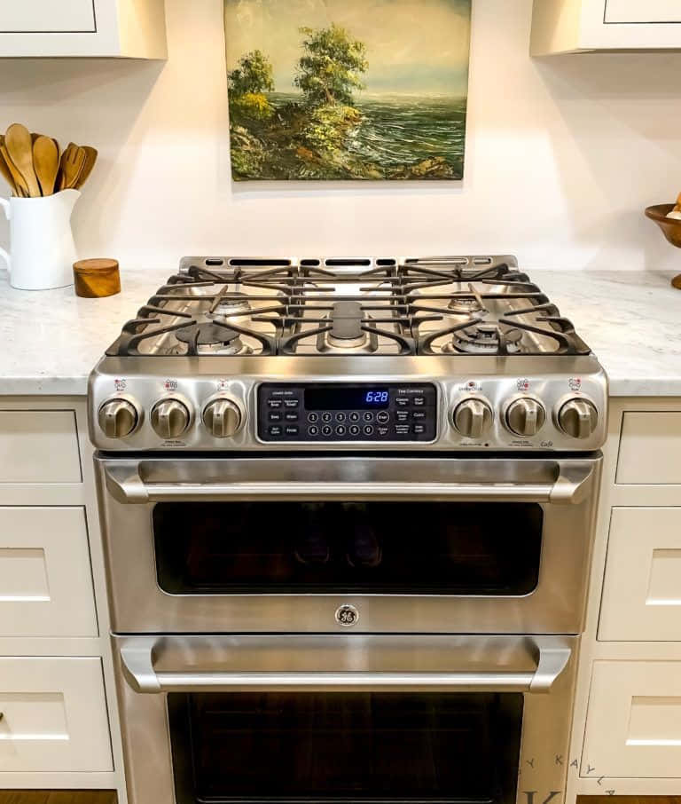 Prepare cooking meals with ease and convenience on this modern stove.