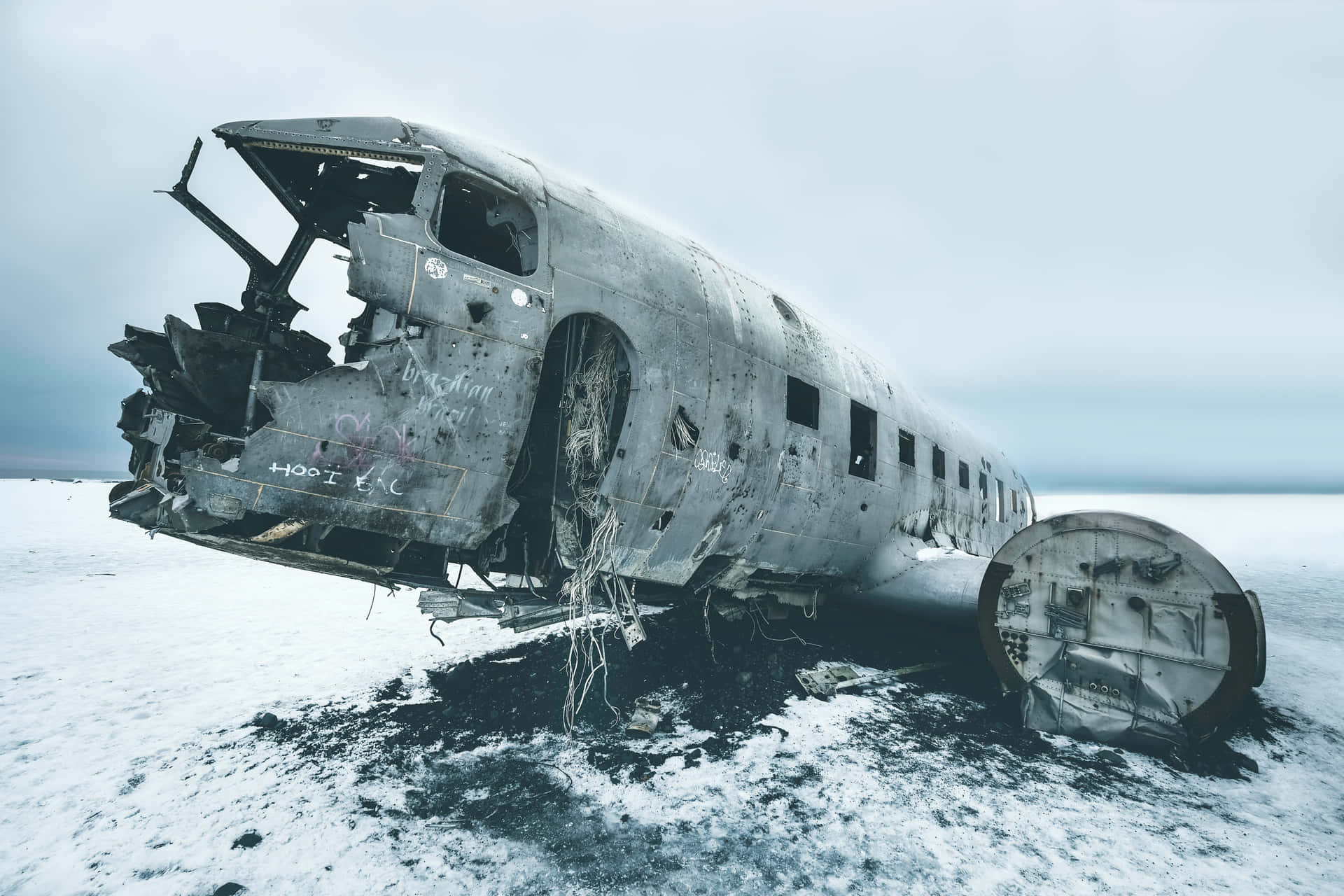Stranded Plane Wreck Wallpaper