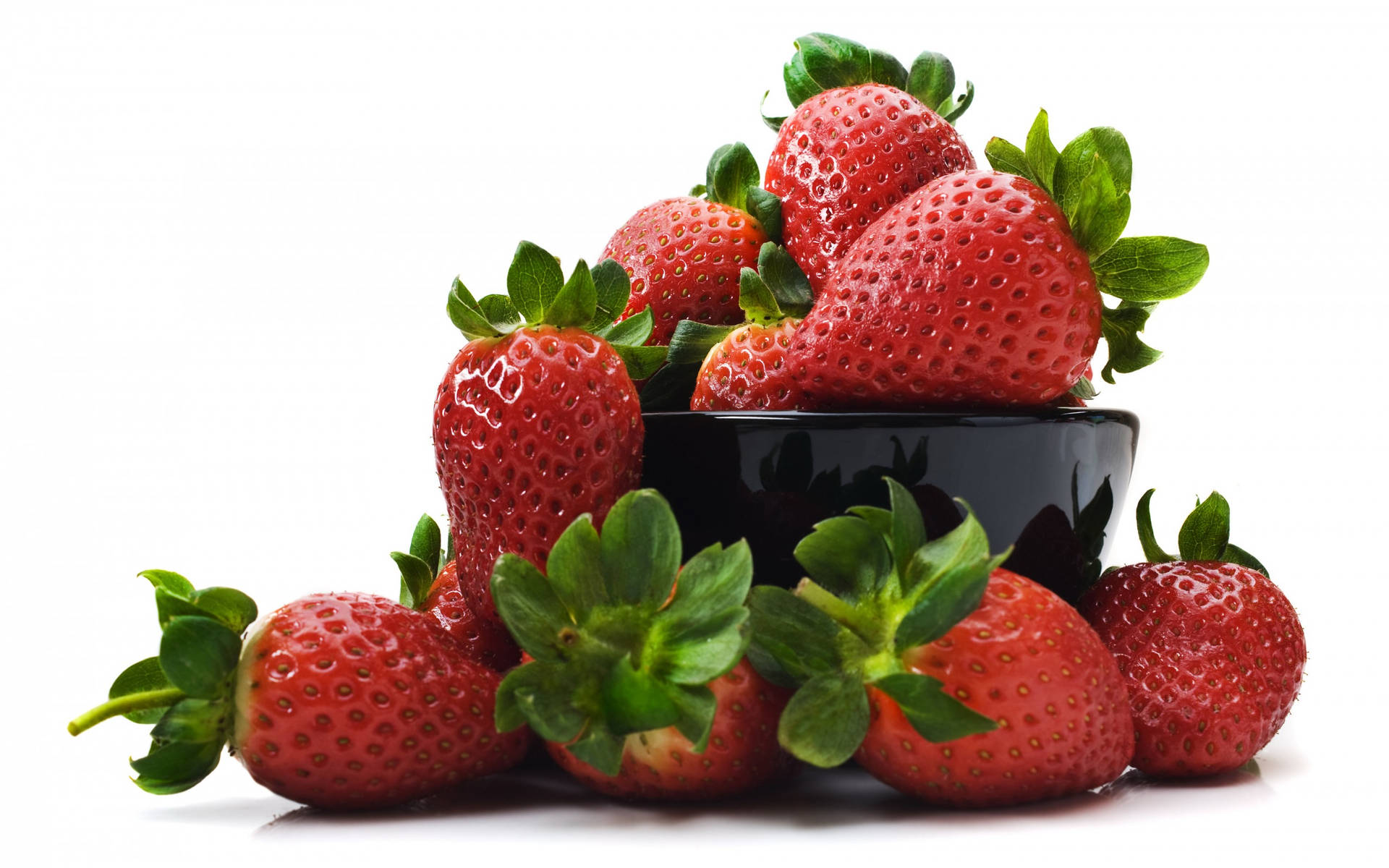 Strawberries Black Bowl