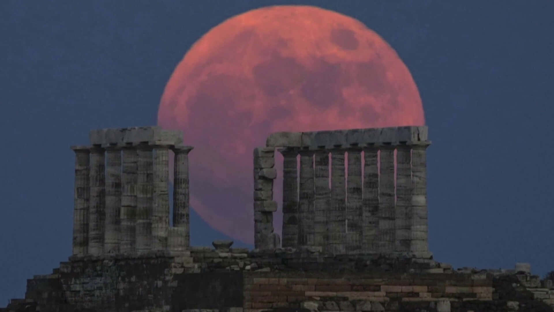 Strawberry Moon Over Ancient Ruins2019 Wallpaper