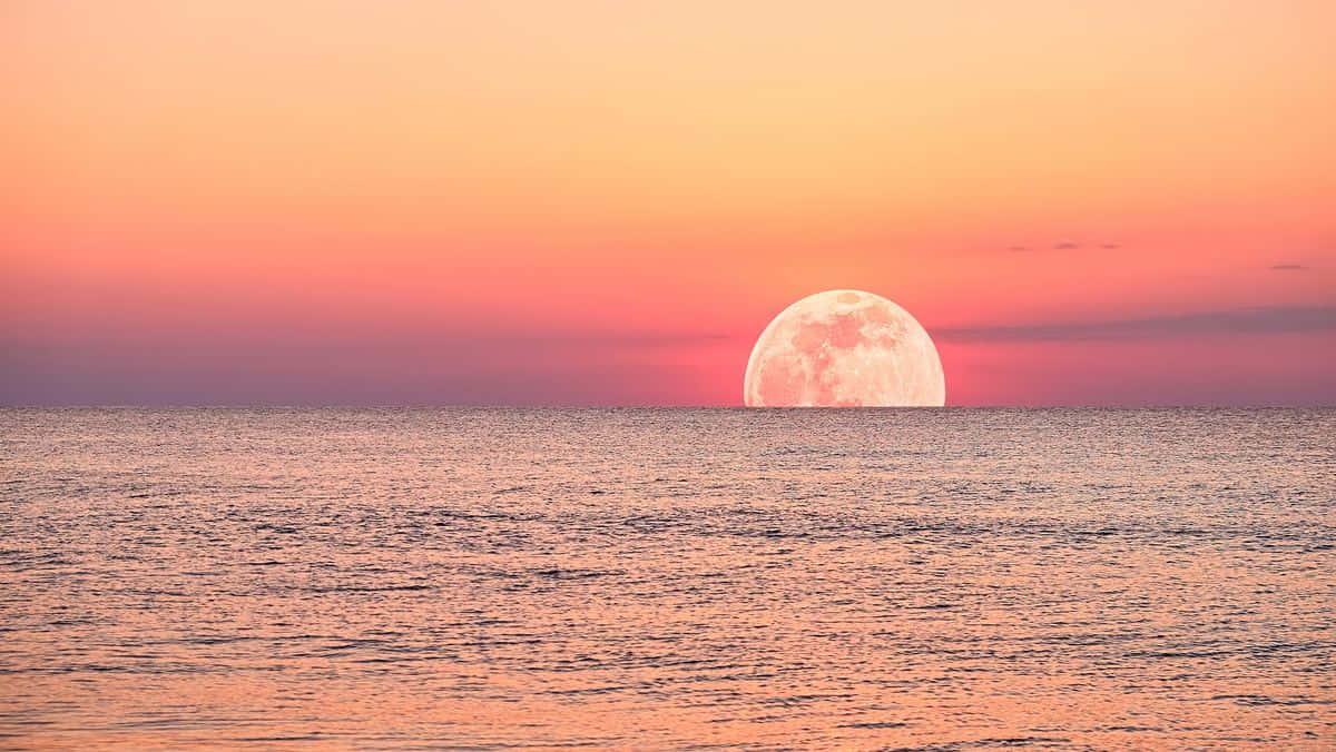 Lune Fraise Au-dessus De L'océan Fond d'écran