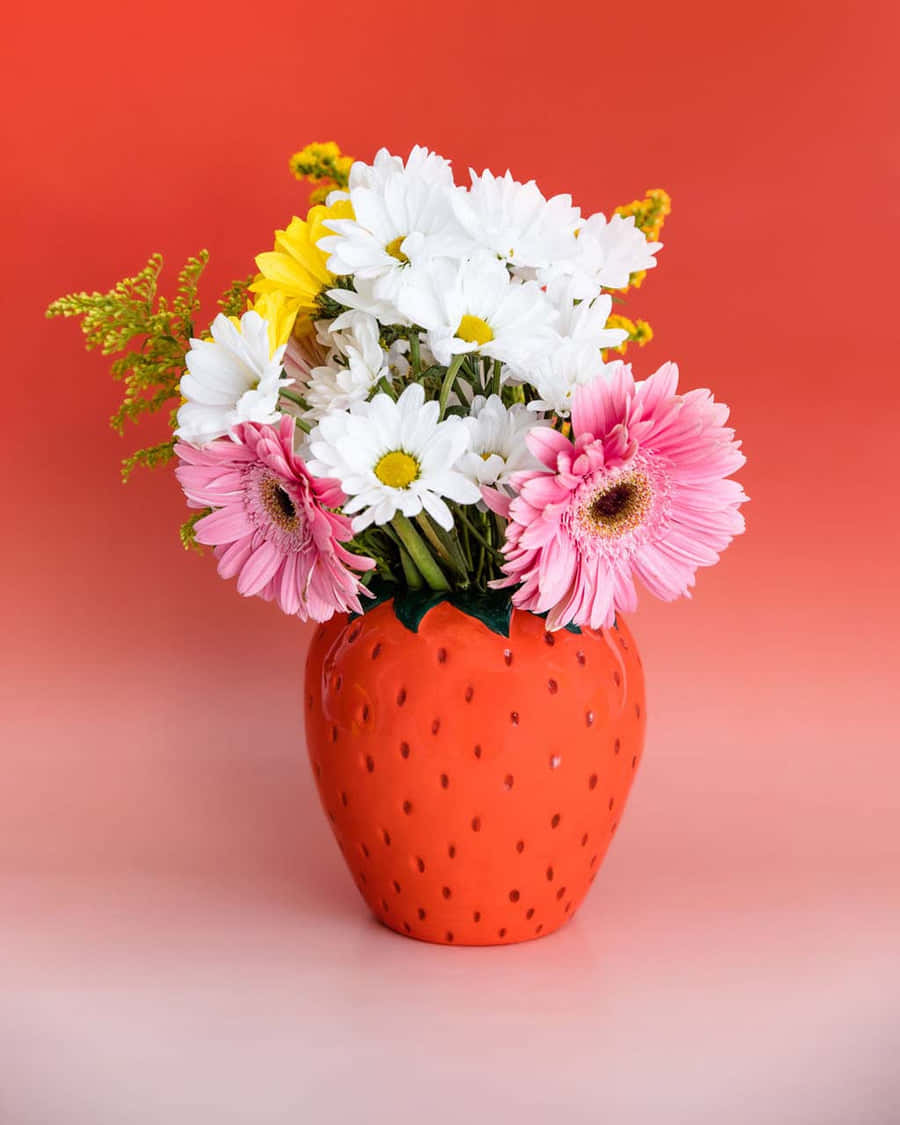 Vase En Forme De Fraise Avec Des Fleurs Colorées Fond d'écran