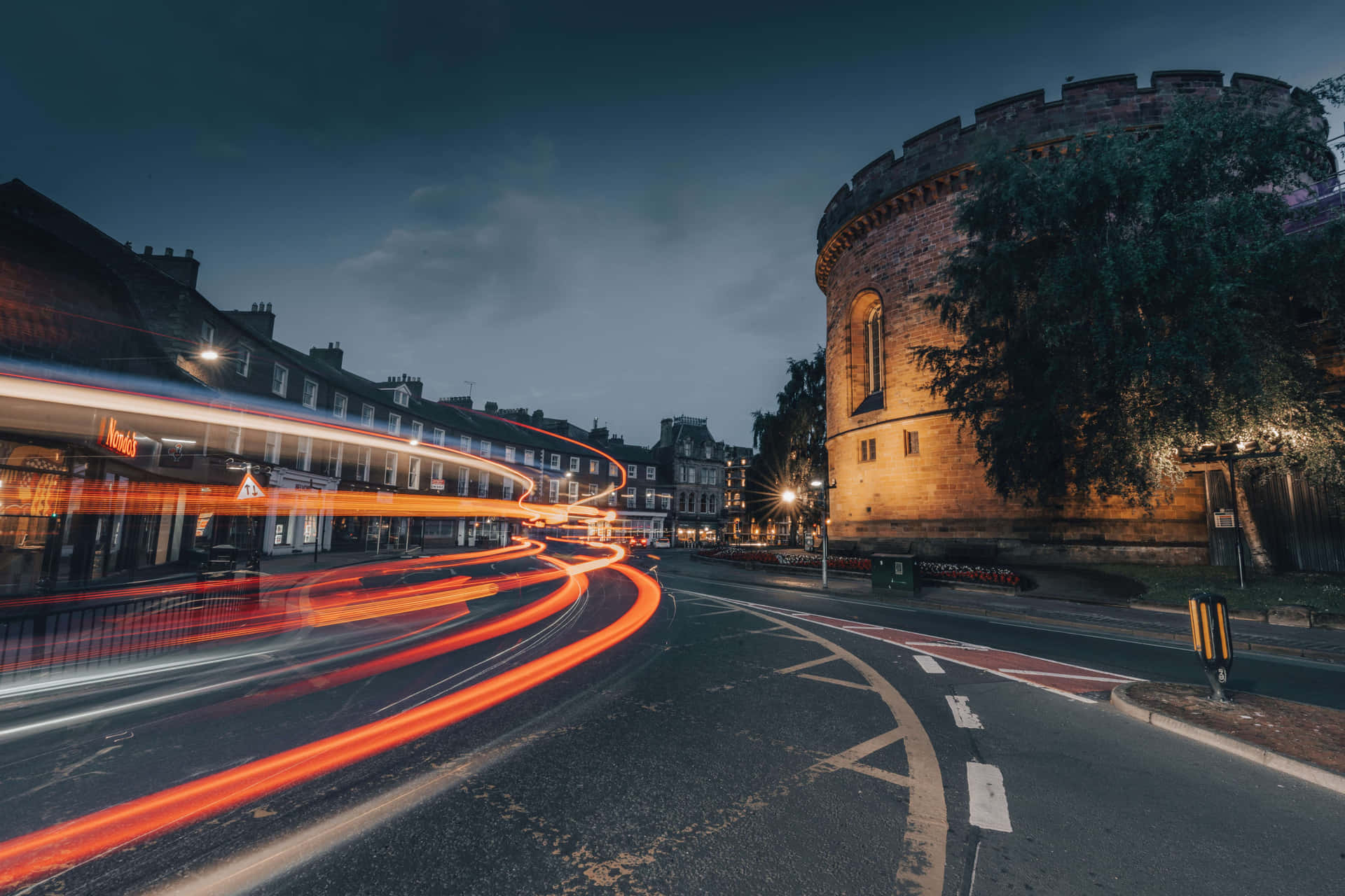 Esplorandola Scena Di Strada Della Città