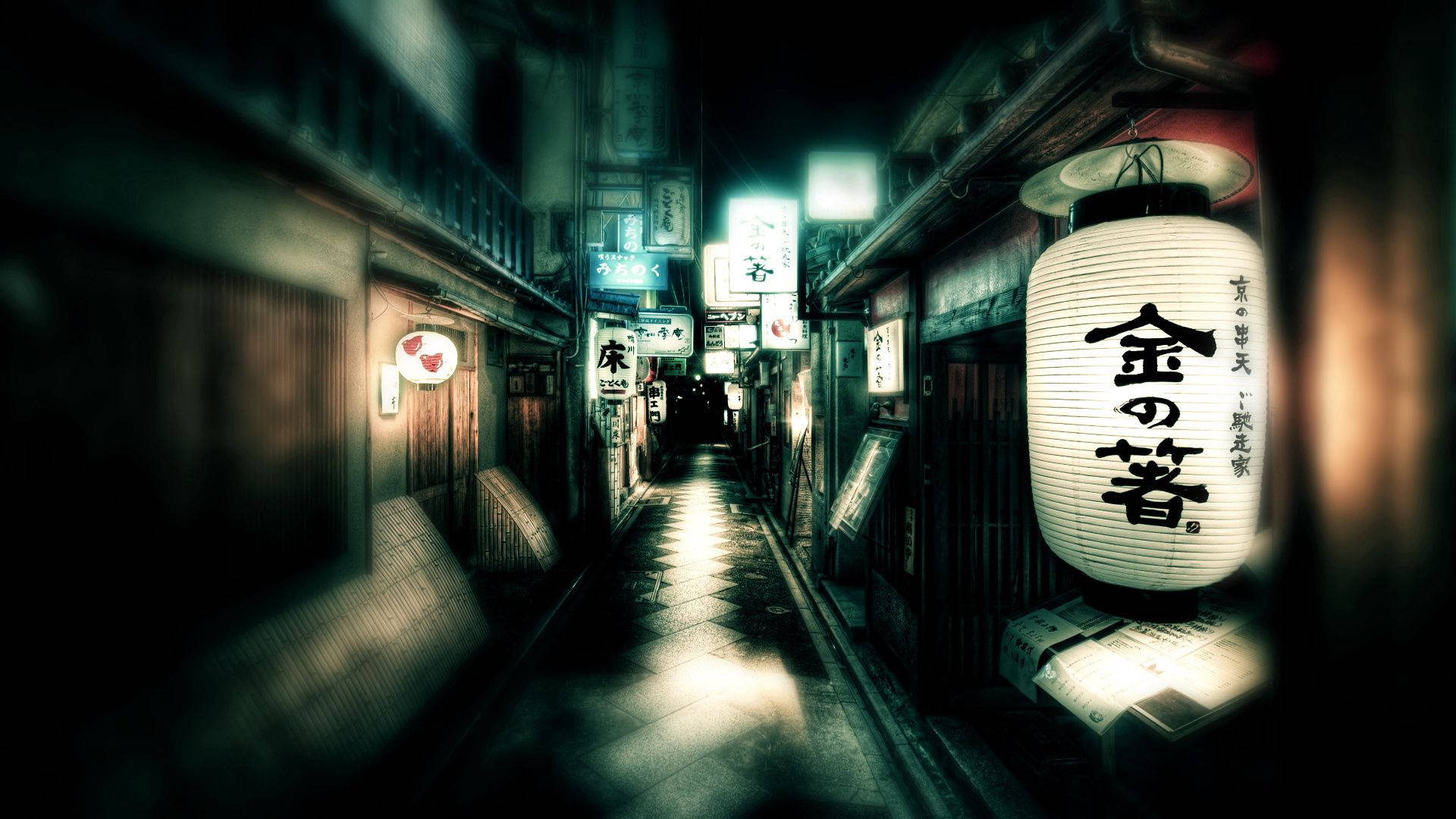 Japan at Night | A traditional street lantern lights up the way Wallpaper