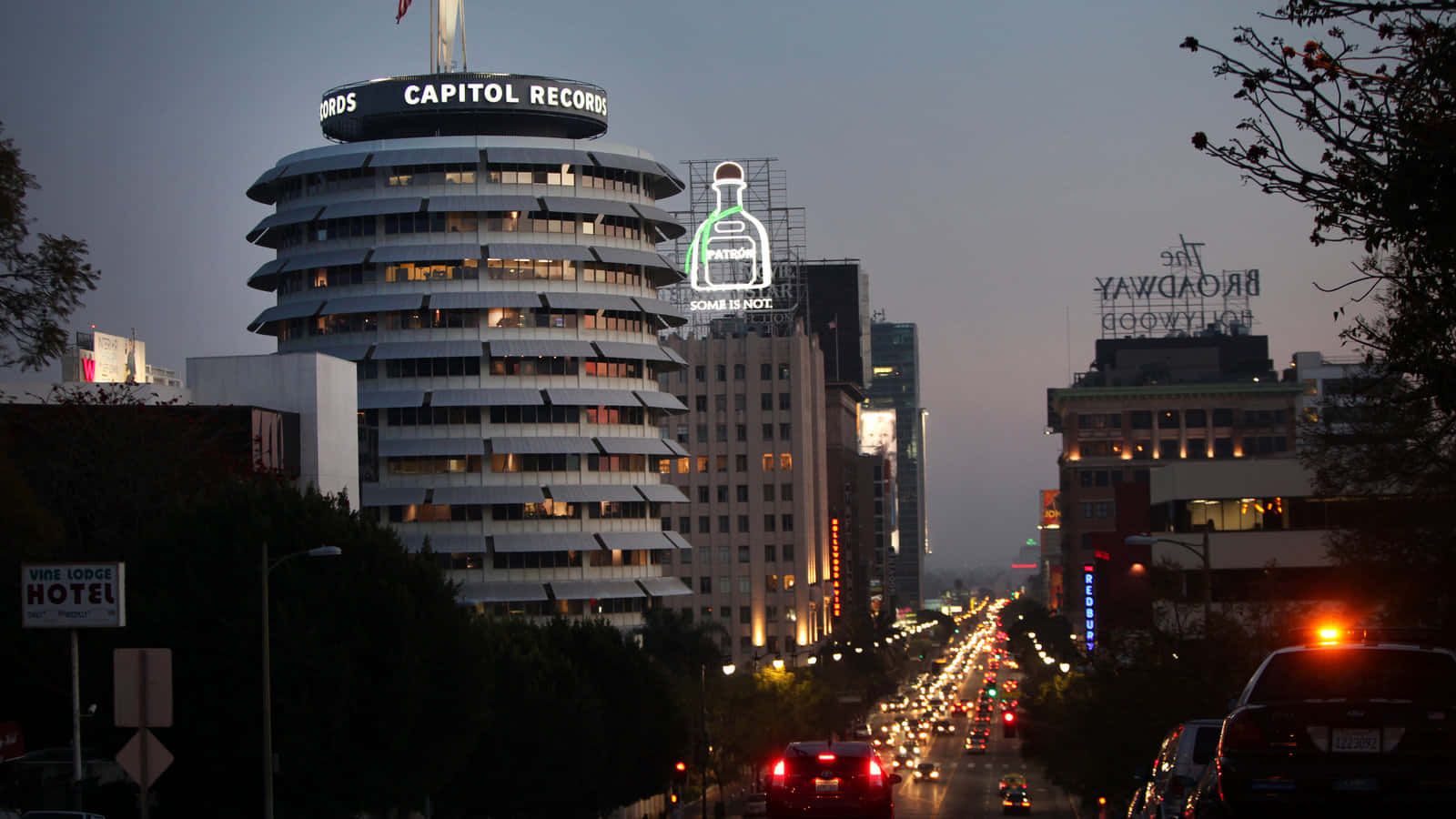 Street Lights Within Capitol Records Building Wallpaper