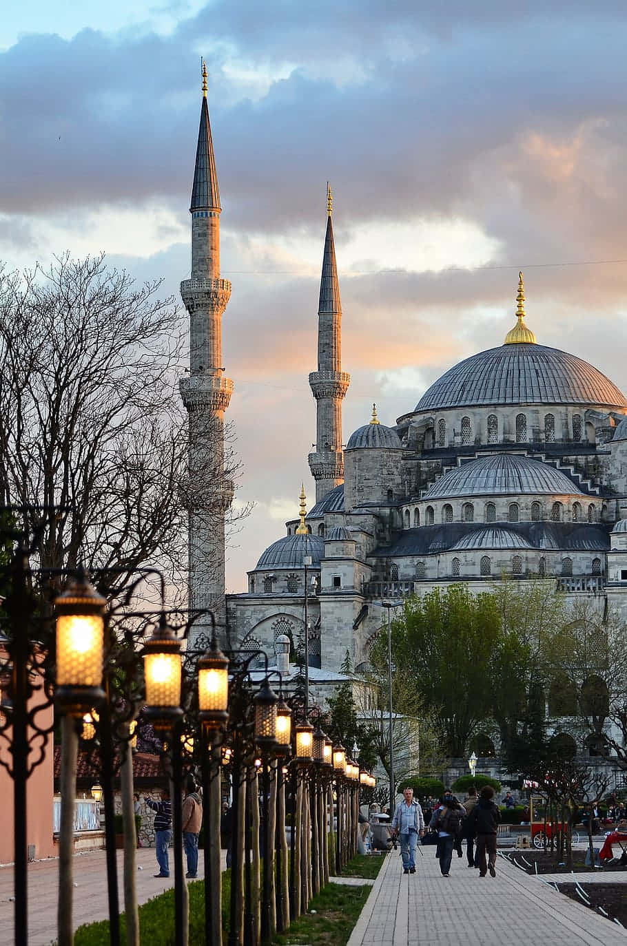 Tranquil moment on the street near the awe-inspiring Blue Mosque Wallpaper