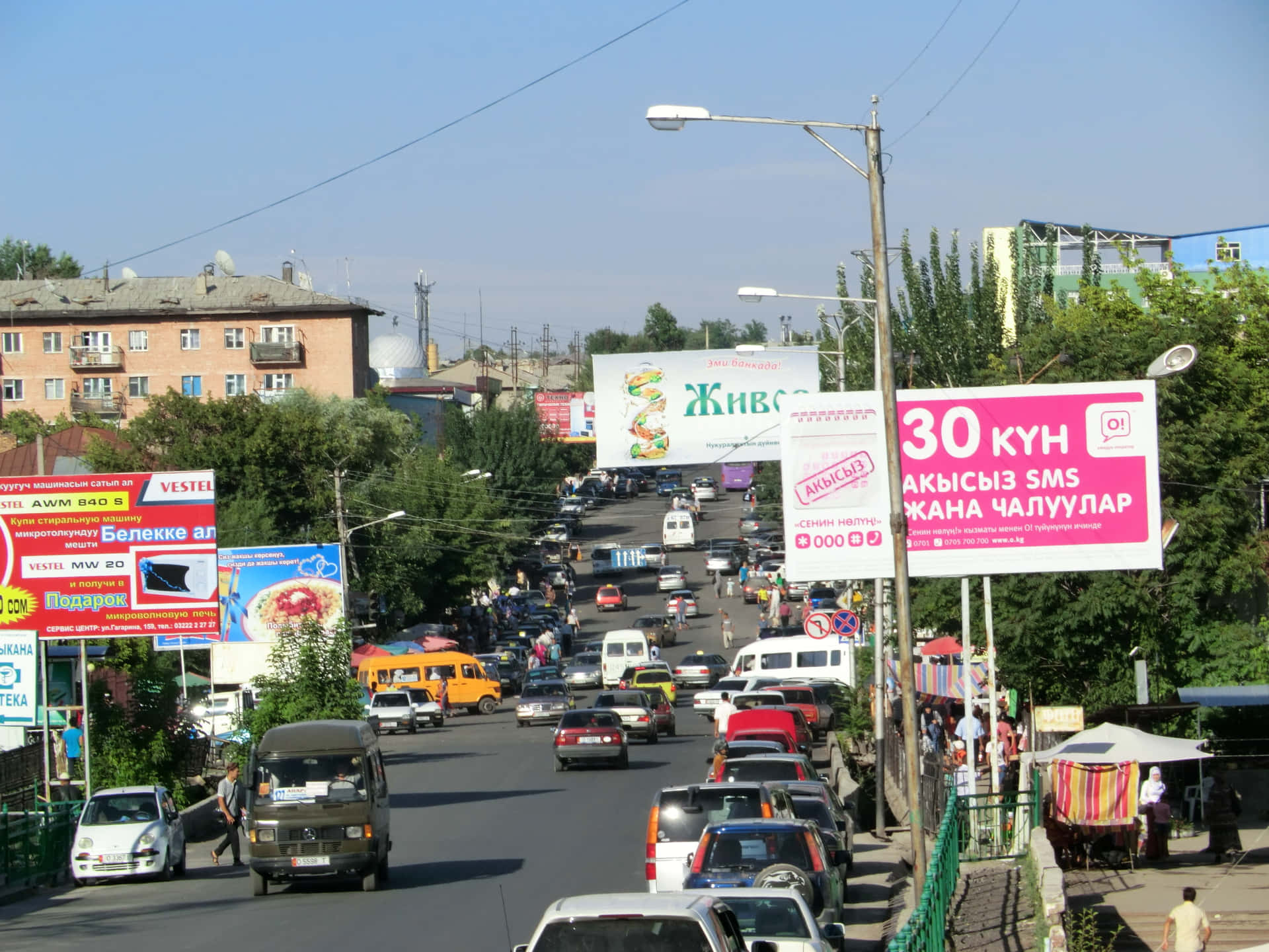 Vibrant Street Life in Osh City Wallpaper