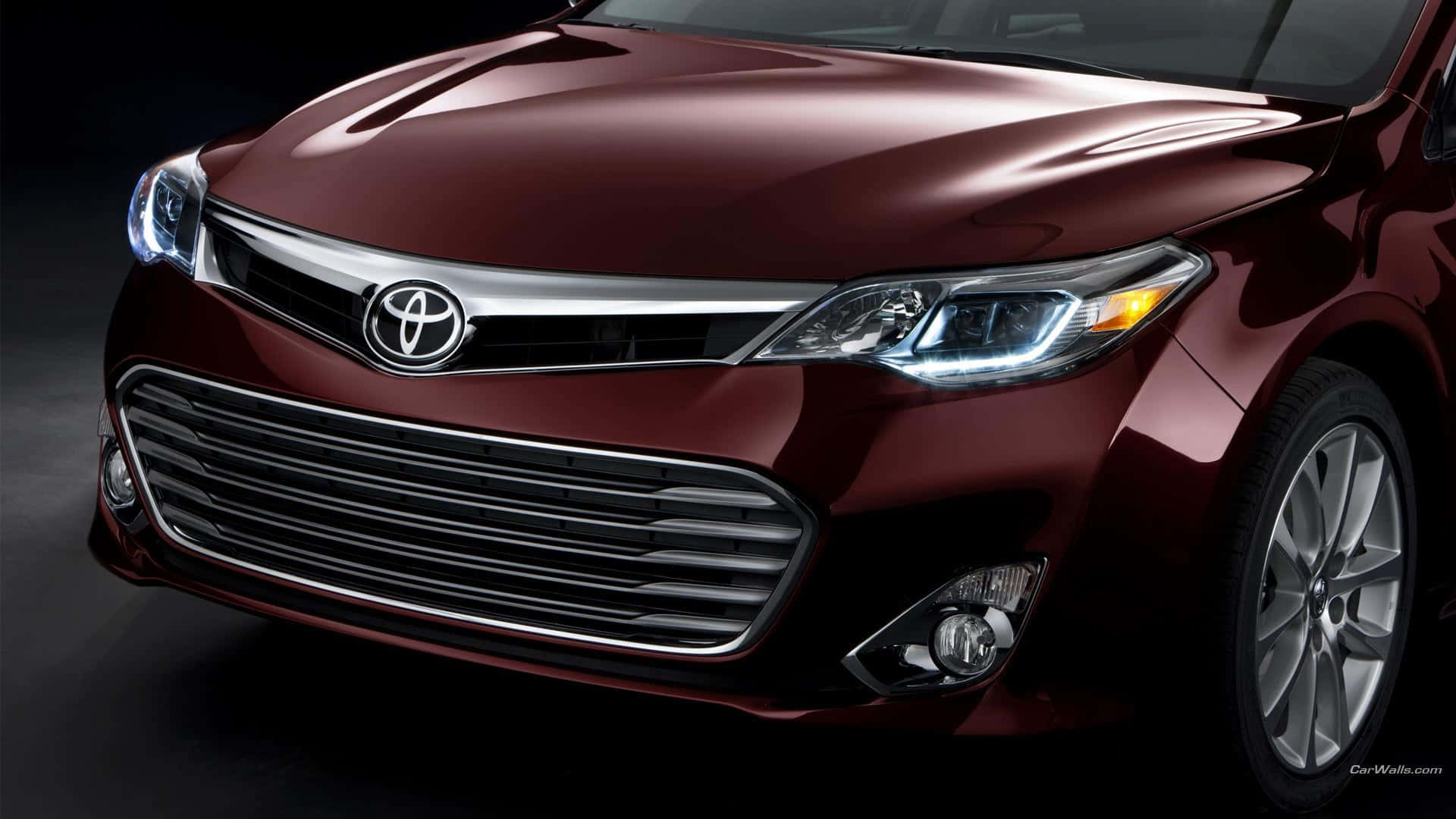 Striking Image Of 2022 Toyota Avalon In Silver Wallpaper