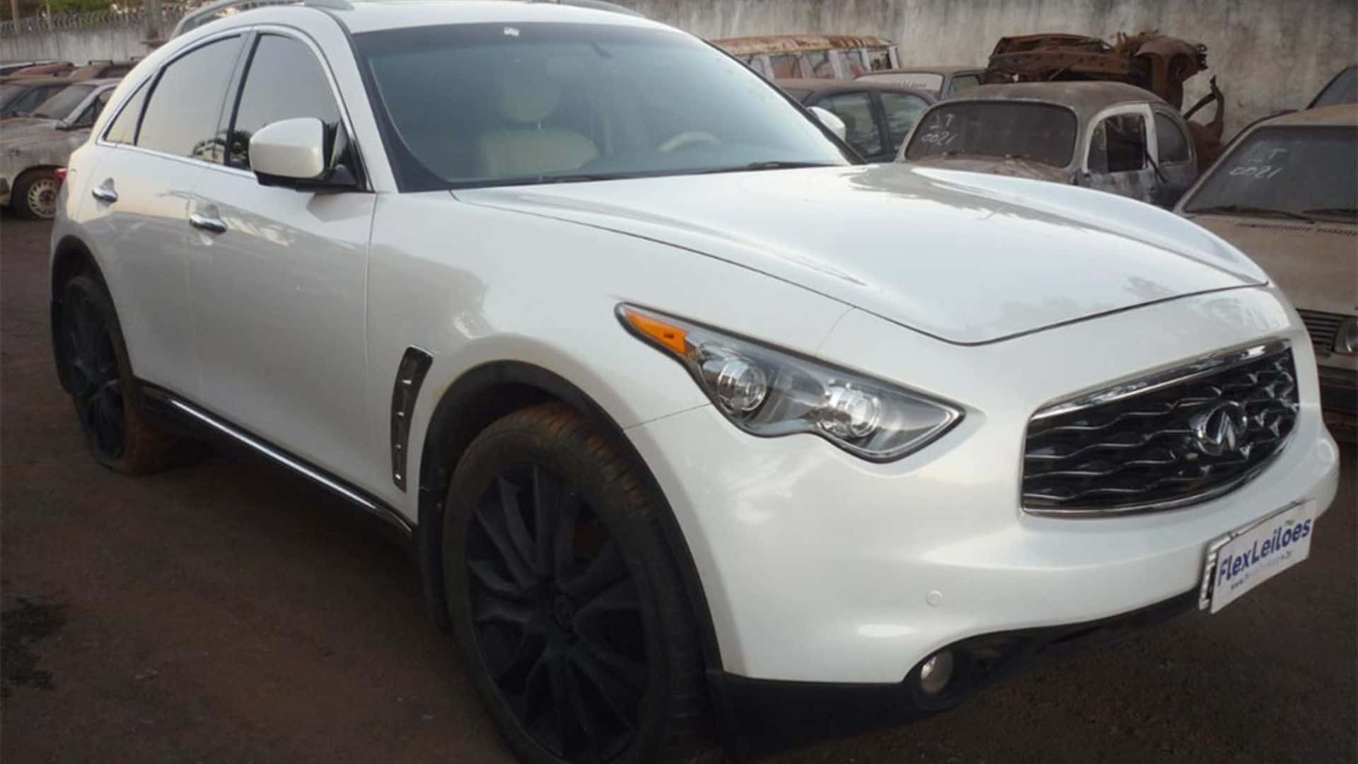 Striking Infiniti Fx35 Showcasing Power And Luxury Wallpaper