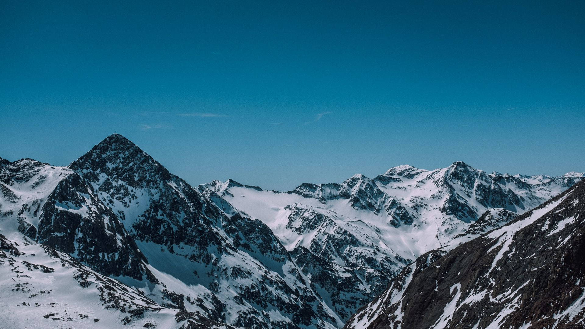 "Stubai Glacier - A Spectacle of Snow-Capped Mountains" Wallpaper