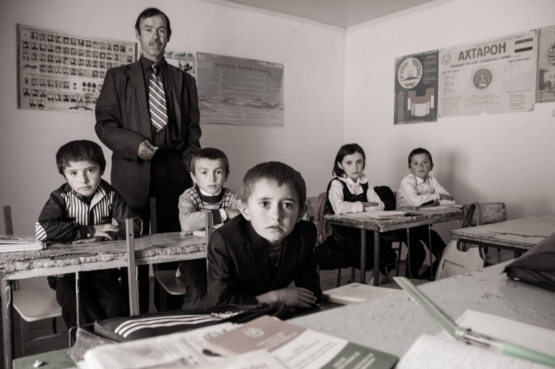 Studentenund Lehrer Aus Tadschikistan Wallpaper