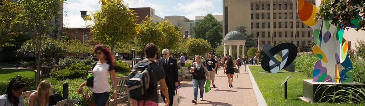 Students At Walkway Of George Washington University Wallpaper